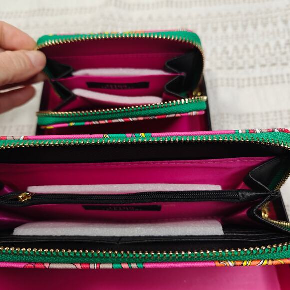 Trina Turk Floral 2-Piece Wallet Set – Vibrant & Brand New with Tags - Picture 2 of 4